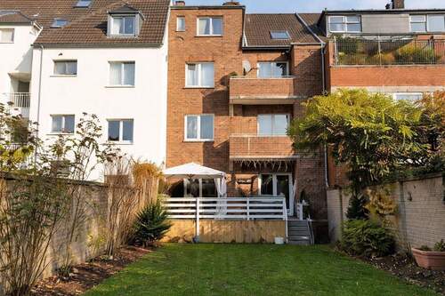 Gartenansicht - 8 Zimmer Mehrfamilienhaus, Wohnhaus zum Kaufen in Neuss