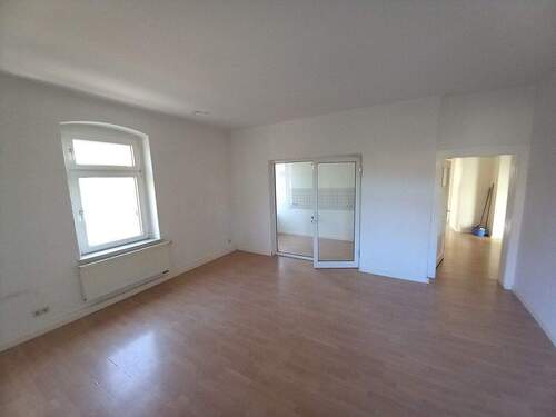 Wohnzimmer - 3 Zimmer Etagenwohnung zur Miete in Hohenstein-Ernstthal