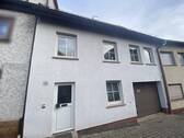Hauseingang & Garage - 4 Zimmer Reihenmittelhaus zum Kaufen in Waltershausen