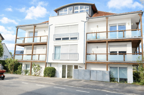 Hauseingang_heller.png - Wohnung mit Dachterrasse und Stellplatz