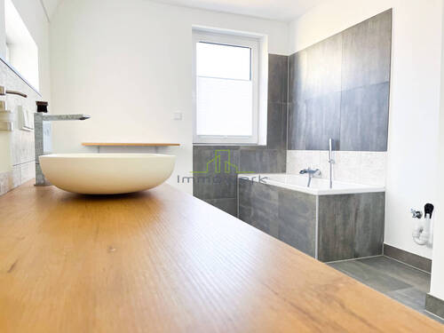 Waschtisch & Badewanne - 