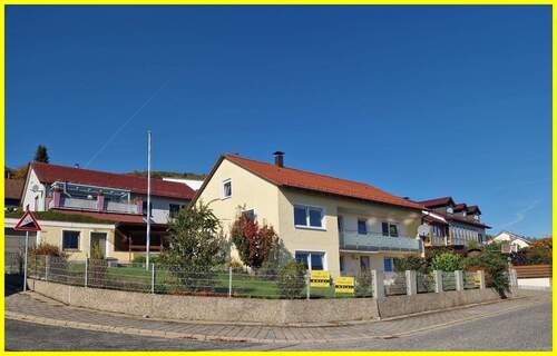 Überblick! - 7 Zimmer Mehrfamilienhaus, Wohnhaus in Sengenthal