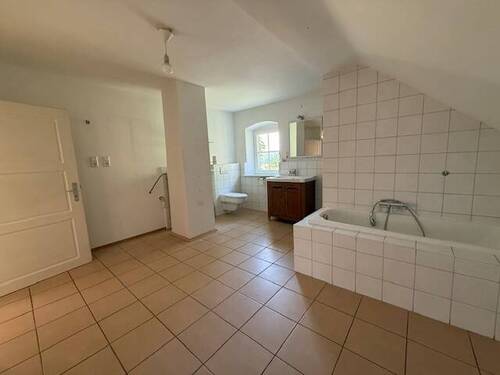 Badezimmer.jpg - 6 Zimmer Einfamilienhaus in Volkach