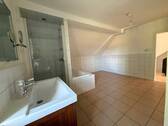 Badezimmer.jpg - Einfamilienhaus mit 200,00 m² in Volkach zur Miete