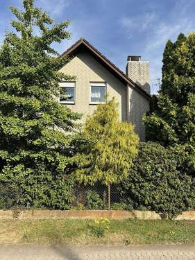 Giebel in Richtung Sackgasse - 7 Zimmer Einfamilienhaus in Nienhagen
