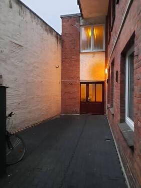 Hauseingang-Hof zu Obergeschoßen.jpg - 