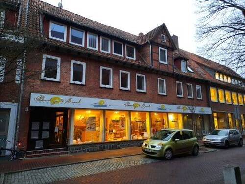 RESERVIERT.jpg - Wohn- und Geschäftshaus in Uelzen-City mit Kosmetik-.Studio