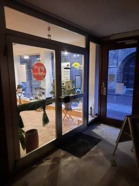 Kosmetik-Eingang, EG. jpg - Mehrfamilienhaus, Wohnhaus in Uelzen zum Kaufen