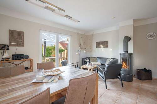 Wohnraum mit Essbereich - 3 Zimmer Doppelhaushälfte in Fuhlendorf