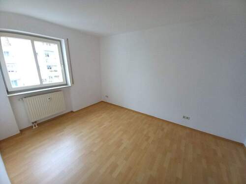 Schlafzimmer - 2 Zimmer Etagenwohnung in Meerane