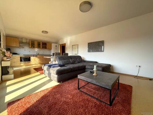 ...lichtdurchflutet mit viel Platz - 