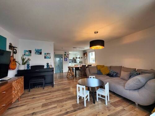 Wohnbereich und Küche - Platzwunder in Stuttgart - 629.000,00&nbsp;EUR Kaufpreis, ca.&nbsp; 120,00&nbsp;m&sup2;&nbsp;Wohnfl&auml;che