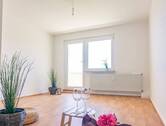 Wohnzimmer Vergleichswohnung - 4 Zimmer Etagenwohnung zur Miete in Chemnitz
