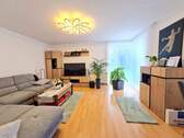 geräumiges Wohnzimmer - 