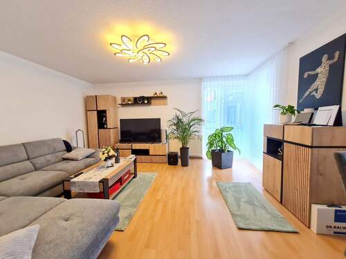 geräumiges Wohnzimmer - 
