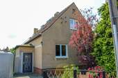 Hausansicht - Persönlich entfalten in Sprotta-Siedlung