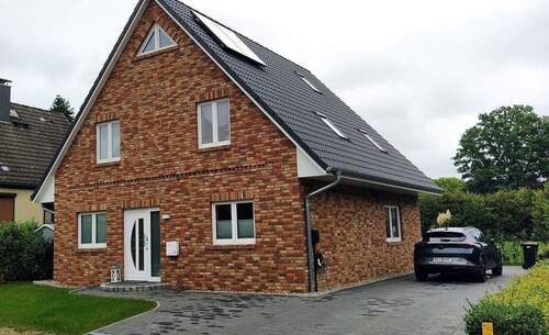 Seitenansicht / Auffahrt - 5 Zimmer Einfamilienhaus zur Miete in Prisdorf