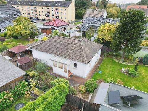 Luftaufnahme Front-/Seitenansicht - 3 Zimmer Einfamilienhaus in Bremerhaven