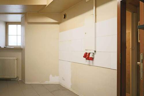 Nebenbereich und Personal-WC - 