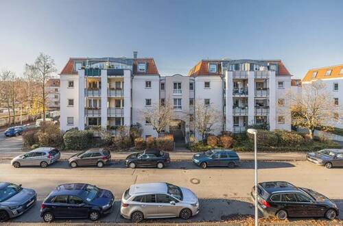 Hausansicht - 4 Zimmer Etagenwohnung zum Kaufen in Dresden