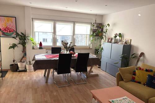 Wohn-/Esszimmer - 4 Zimmer Etagenwohnung in Stuttgart