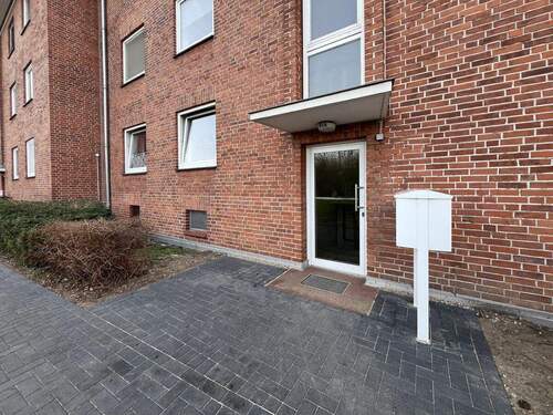 Hauseingang - 3 Zimmer Etagenwohnung zum Kaufen in Hamburg / Finkenwerder