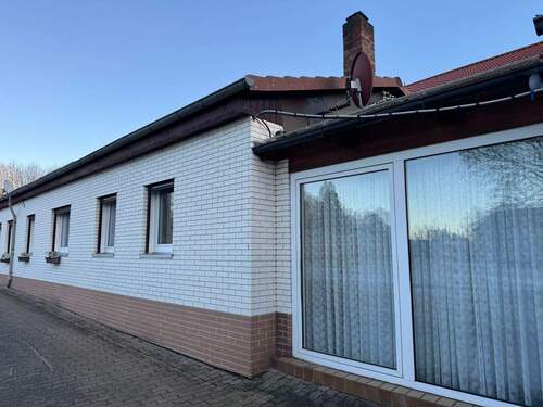Außenfassade - 3 Zimmer Bungalow in Osterode am Harz