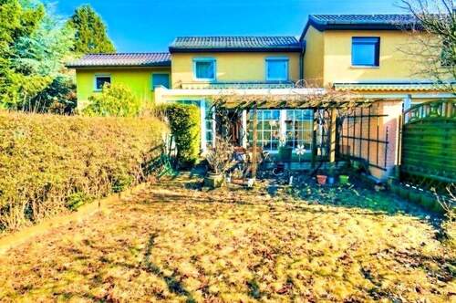 Gartenansicht - Gelegenheit für die kleine Familie an der Grenze zu Lichtenrade und Mariendorf!