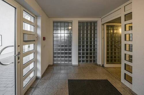 Eingangsbereich - Etagenwohnung mit 81,00 m&sup2; in Dresden zum Kaufen