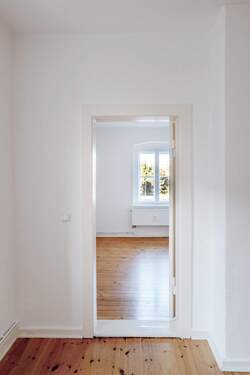 Blick ins Schlafzimmer - 2 Zimmer Etagenwohnung zum Kaufen in Berlin