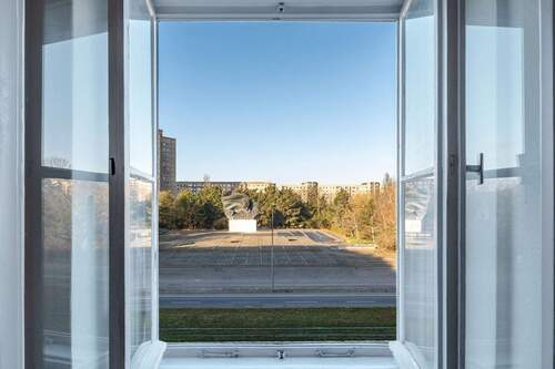 Blick auf den Ernst-Thälmann-Park - Etagenwohnung mit 45,00 m&sup2; in Berlin zum Kaufen