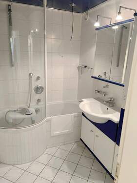 Bad - Etagenwohnung mit 90,00 m&sup2; in Reichenbach an der Fils zur Miete