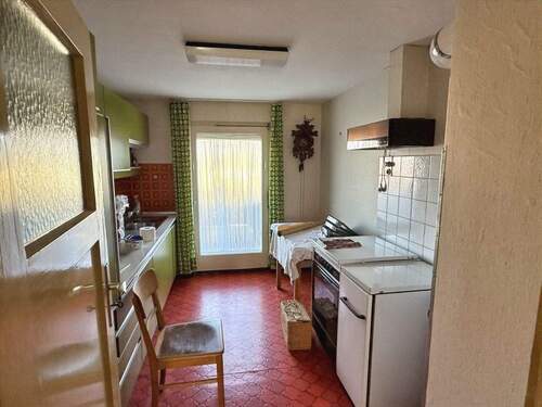 Küche mit Terrassenzugang im Obergeschoss - 