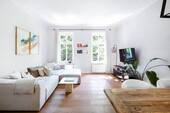 Wohnzimmer - Wohnen am Zionskirchplatz - Hochwertig sanierte Altbauwohnung mit Balkon