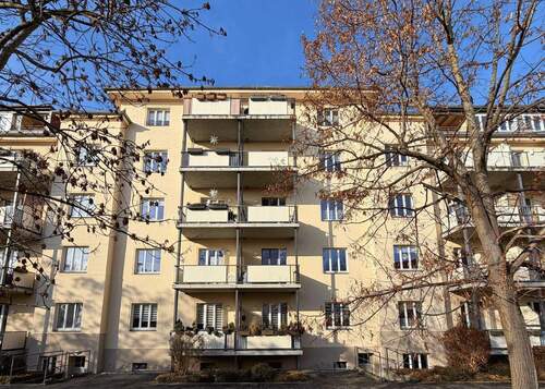 Ansicht aus Innenhof - gepflegte, kernsanierte ETW mit Balkon in Dresden Seidnitz