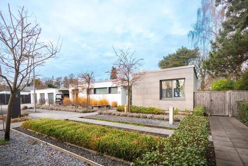 Außenansicht - Wohnen auf einer Ebene - exklusives Einfamilienhaus mit beeindruckendem Außenareal in ruhiger Lage