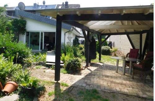 Garten mit Pavillon - 
