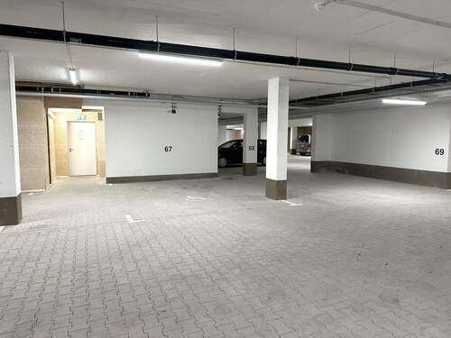 22- überbreiter behindertengerechter Tiefgaragenstellplatz.JPG - 