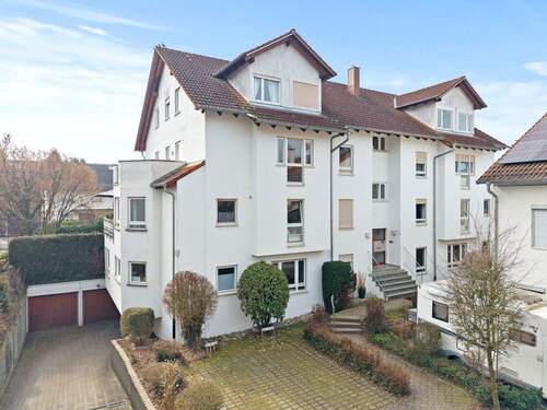 Haus - Eingangsseite und Tiefgaragenzufahrt - 