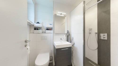 Badezimmer mit Dusche - 
