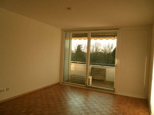 Wohnzimmer Blick auf Balkon.JPG - 