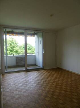 Wohnzimmer Blick auf den Balkon - 