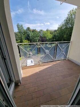 Balkon am Wohnzimmer und Schlafzimmer - 2 Zimmer Etagenwohnung in Chemnitz