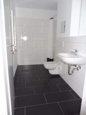 Beispielfoto Bad - 1 Zimmer Etagenwohnung zur Miete in Dresden