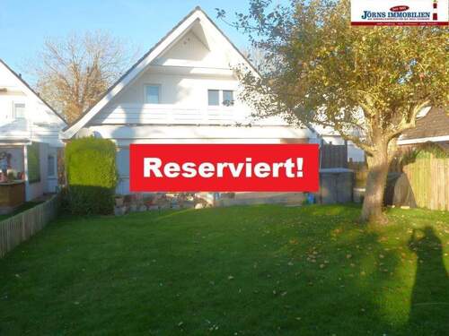 Rückansicht mit Loggia - SOLIDES FERIENHAUS, 2 Einheiten im REIHENHAUSSTIL.