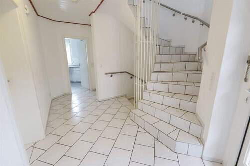 Flur - Einfamilienhaus mit 140,70 m&sup2; in Lage zum Kaufen