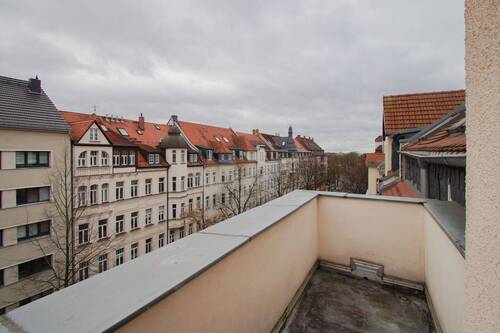 Referenz Balkon Straßenseite - 