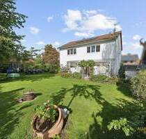 Gepflegtes Zweifamilienhaus mit großem Grundstück, Gartenidylle und unverbaubatem Ausblick ins Grüne - Mallersdorf-Pfaffenberg Oberlindhart