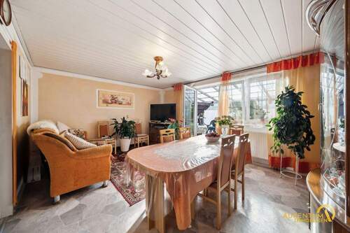 Wohnzimmer EG - 6 Zimmer Mehrfamilienhaus, Wohnhaus zum Kaufen in Mallersdorf-Pfaffenberg