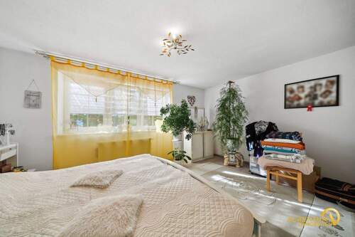 Schlafzimmer EG - Mehrfamilienhaus, Wohnhaus mit 197,00 m&sup2; in Mallersdorf-Pfaffenberg zum Kaufen